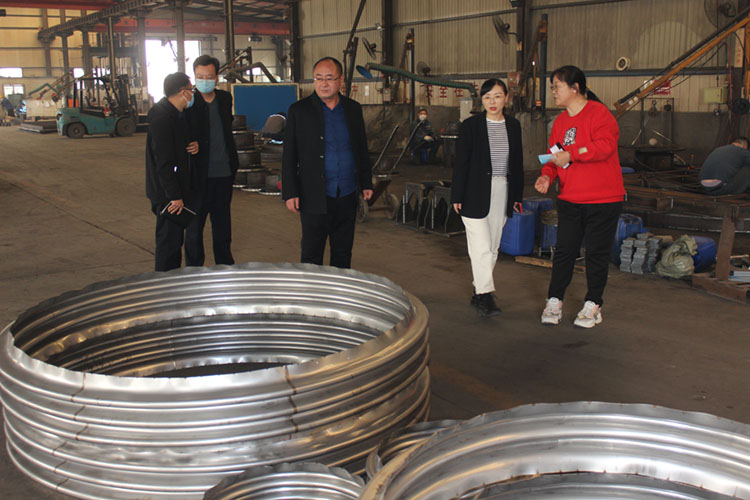 ��˾��ݺ��ܾ�����ͬ��������һ�вι۳���